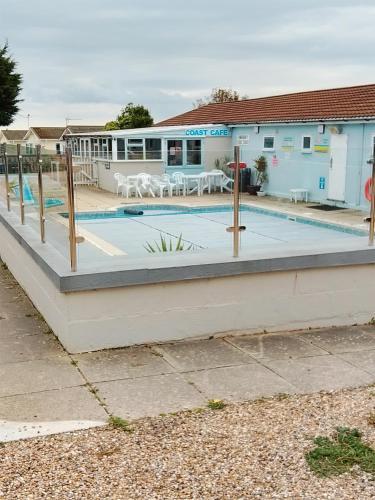 Skats, Stay 6 - Pool - Parking - BeachSide - Pet Friendly in Trimingham