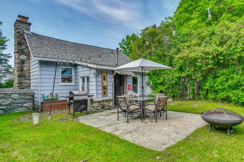 George Lake Escape! Charming 1950s Cabin