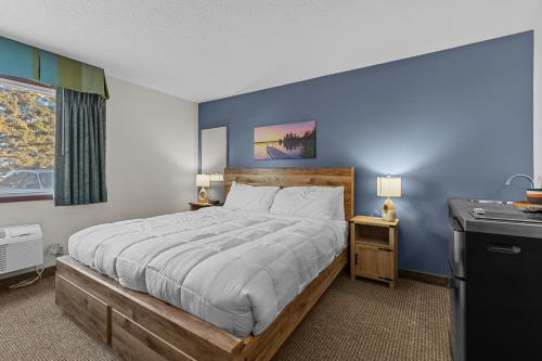 Nisswa Hotel and Suites - Standard Single Queen - image 12