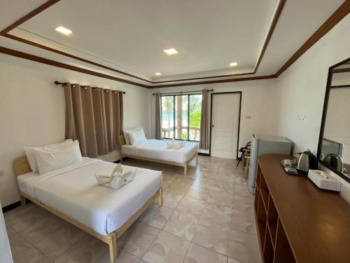 SWIMS! a Social Beach Resort in Ko Phangan