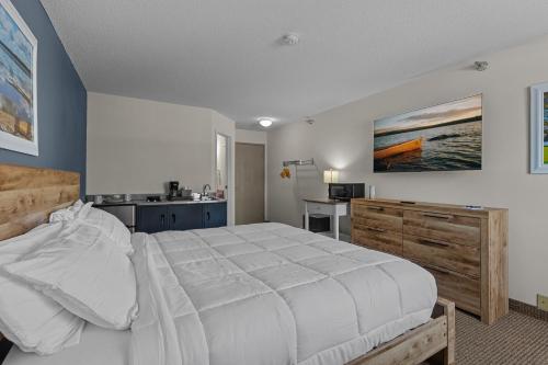 Nisswa Hotel and Suites - Standard Single Queen - image 9