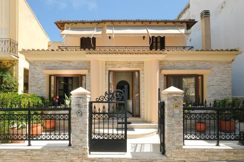 Villa Foni Luxury House with Jacuzzi in Garitsa – khách sạn tại Alikes