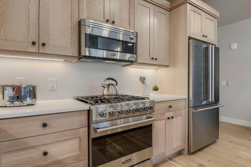 Luxury New Build w Ski Storage Fire Pit BBQ 1122 - image 12
