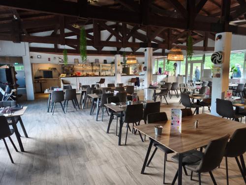 Mobil-home 426 L'écrin des sources (Mobil-home 426 L'ecrin des sources) in Fraisse-sur-Agout