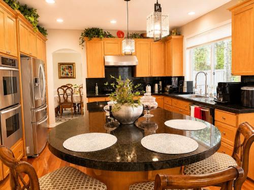 The Elegant & Cozy Retreat - Snoqualmie, WA