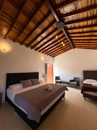 1 king bed, 1 double bed, 2 twin beds