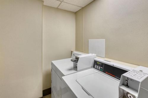 Best Western West Deptford Inn - image 32