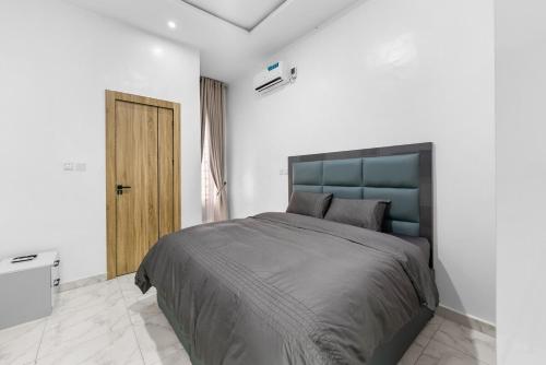 3-Bedroom Terrace Duplex 24 7 Power Supply - image 5