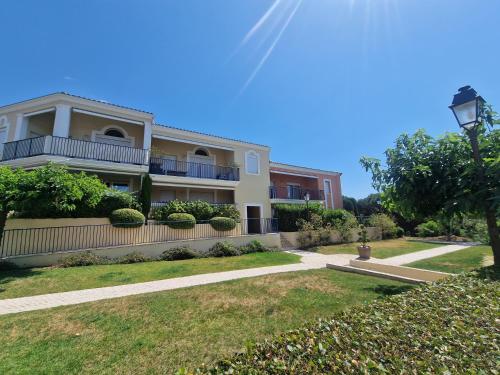 Appartement les Pins Bleus A8