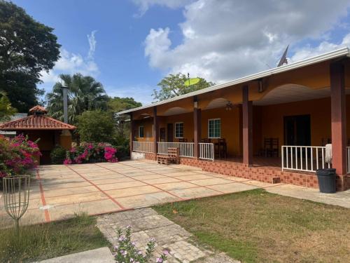 A szálláshely kívülről, El Rincon De Lupe in San Carlos