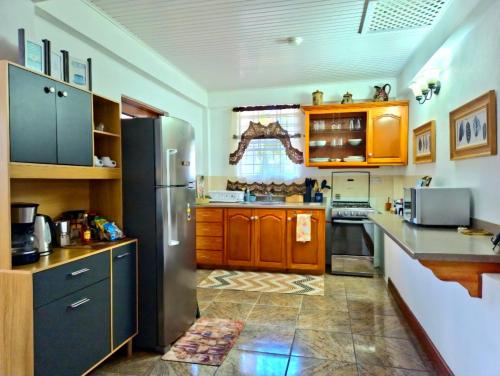The Suite Spot Apartment - Private Paradise Stay in โซเฟรียร์