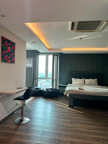 Exclusive Serviced Apartments at Goldcrest Mall and Residency DHA Phase 4 by Nirvana Nests - image 4