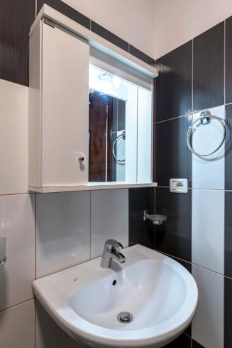 Star Sea View Apartment - image 5