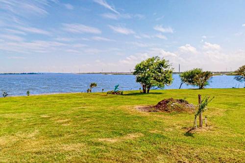 The Baytown Getaway - Guest House in Baytown, USA