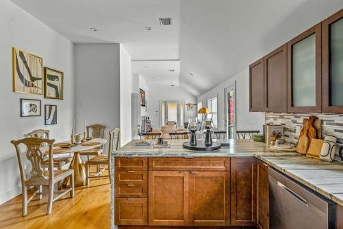Modern on 9th in Greenport, USA