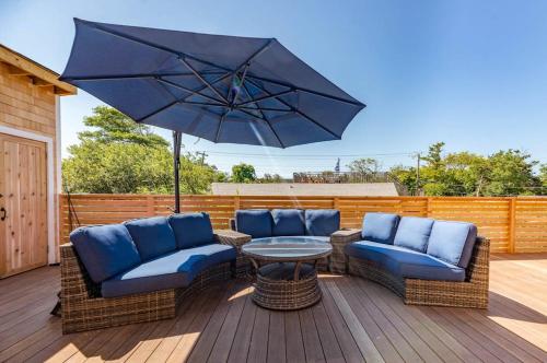 Poolside Chic by the Sea in Ocean Bay Park (NY)