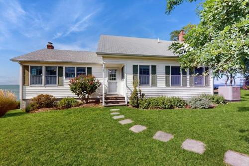 . North Fork Waterfront Gem