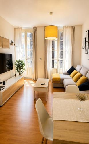 Elegant 3BR Apartment Near Calle Larios with Elevator and AC