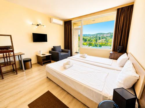 Studios in Sveta Elena complex with mineral pool 2