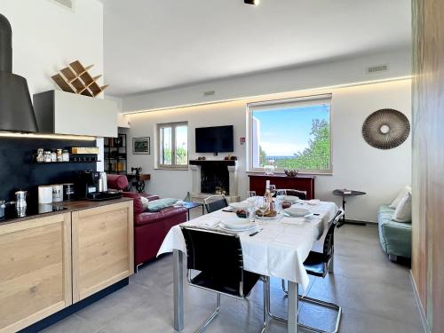 Shared lounge/TV area, Ostuni Bloom - Panoramic Saltwater Pool & Trullo in Ramunno I