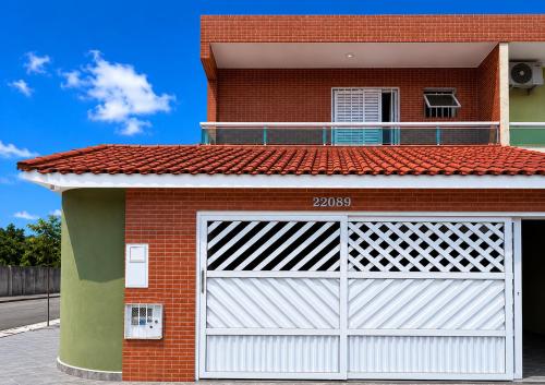 Casa em Praia Grande com Wi-Fi a 50m do mar com 2 suítes e 2 vagas de garagem – khách sạn tại Solemar