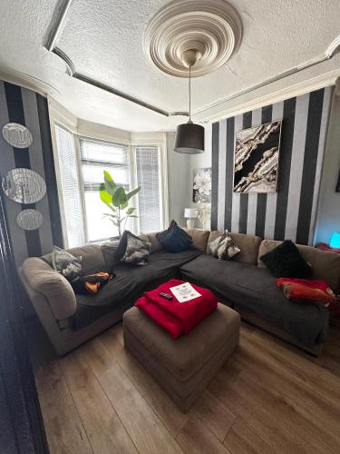 Cozy & Stylish 3-Bed house Parking & 3 Smart TVs, Liverpool