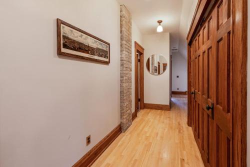 5BR Luxury Retreat With Huge Garage & 3 King Beds - image 6