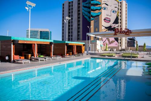 Swimming pool, Plaza Hotel and Casino in Las Vegas (NV)