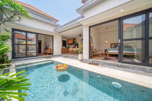 Lekatika - Spacious Pool Villa Close to Local Hotspots, Seminyak