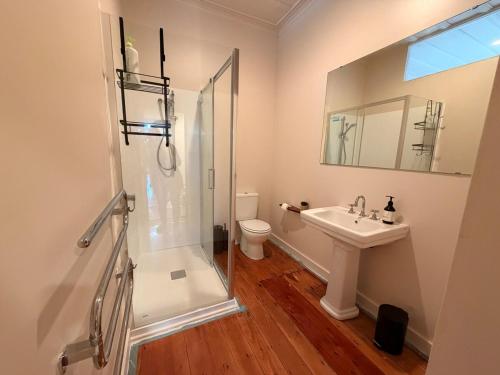 Coro Lodge - Sleeps 18 - 7BR - 5 ensuites in Preece Point