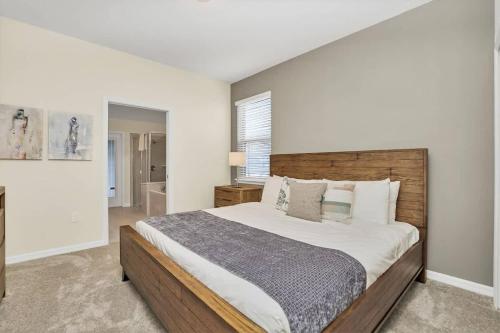 6BD Windsor Westside Villa Near Parks-WW 2467 - image 2