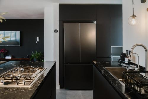Modern 3BR Duplex in the Heart of Roma - image 5