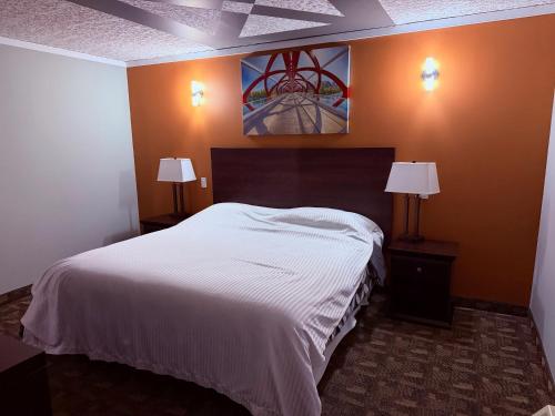 1 king bed, 1 futon bed