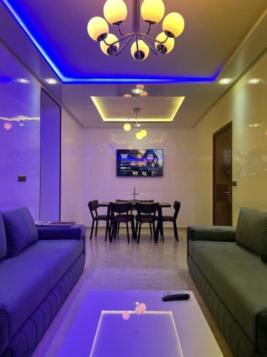 Appartement Moderne 2 Chambres avec Wi-Fi Fibre et Ascenseur – khách sạn tại Essalam