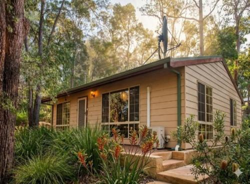 River Reach Chalet - Cosy Forest Hideaway – khách sạn tại Khac