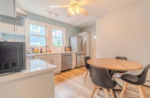 Modern 3BR 2BA Near Boston and MBTA Bright and Stylish in Medford