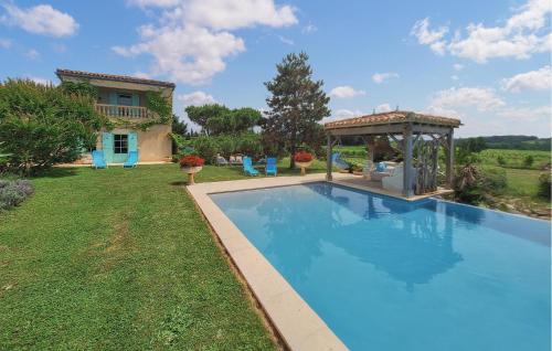 Peldbaseins, Gorgeous Home In Saint-Quentin-De-Caplo in Saint-Quentin-de-Caplong