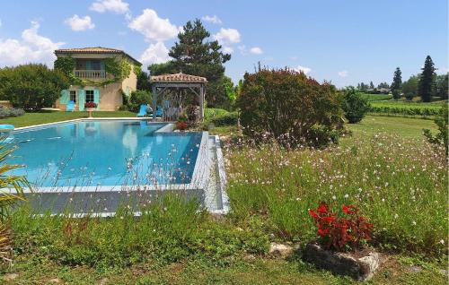 Peldbaseins, Gorgeous Home In Saint-Quentin-De-Caplo in Saint-Quentin-de-Caplong