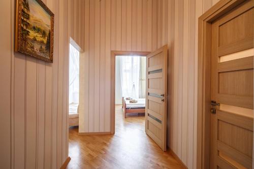 Apartment Teatralnaya - image 5