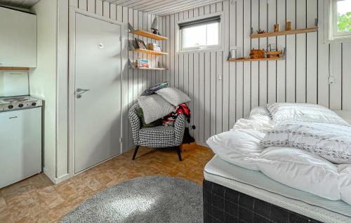1 Bedroom Lovely Home In Falkenberg in Knolaberget