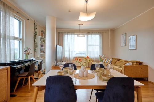 100 square meter 4-room central smart apt, Tallinn