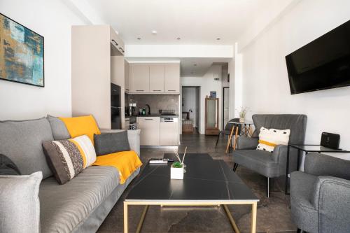 Glimmer 2-Bedroom Apartment in Athens, Atene