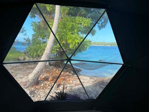 Dôme en face de la passe de Tiputa in Rangiroa