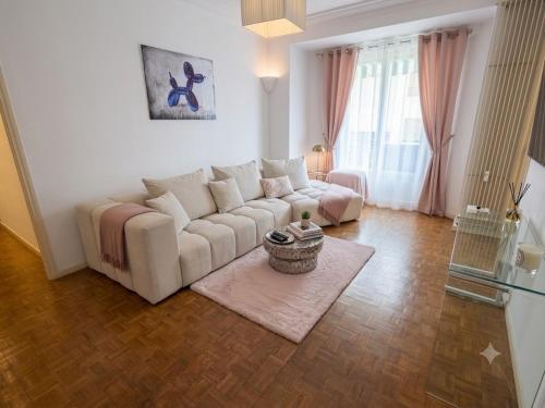 Large Croisette apartment with private parking