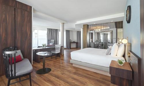 Hyatt Centric Gran Via Madrid - image 2