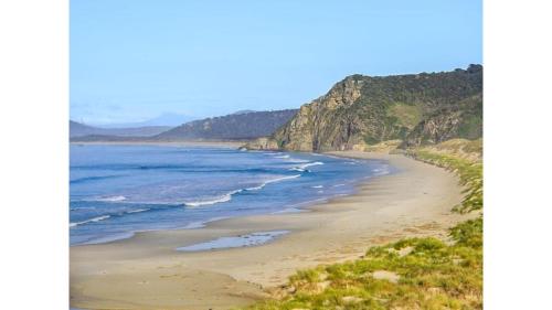 pludmale, Banyula Cove by Tiny Away in North Bruny