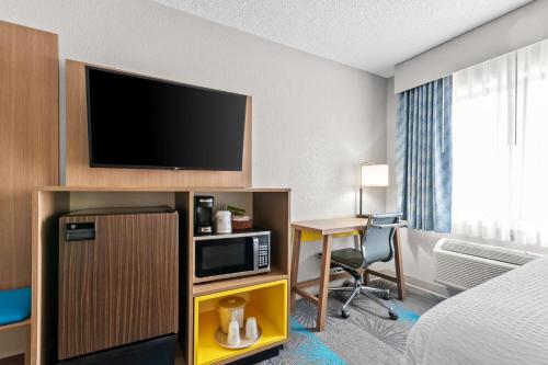 Days Inn by Wyndham Alpena - image 7