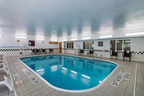 Úszómedence, Comfort Inn Barboursville near Huntington Mall area in Barboursville (WV)