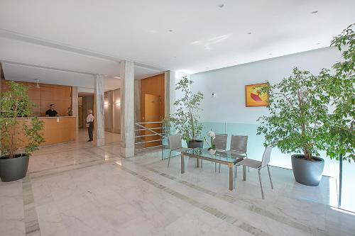 Last Floor Sea View At Victoria Palace - Happy Rentals - image 2