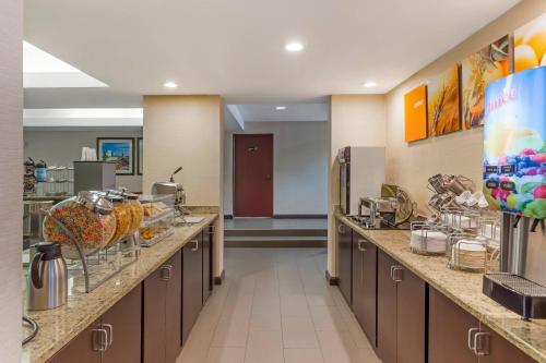 Comfort Suites Regency Park - image 34